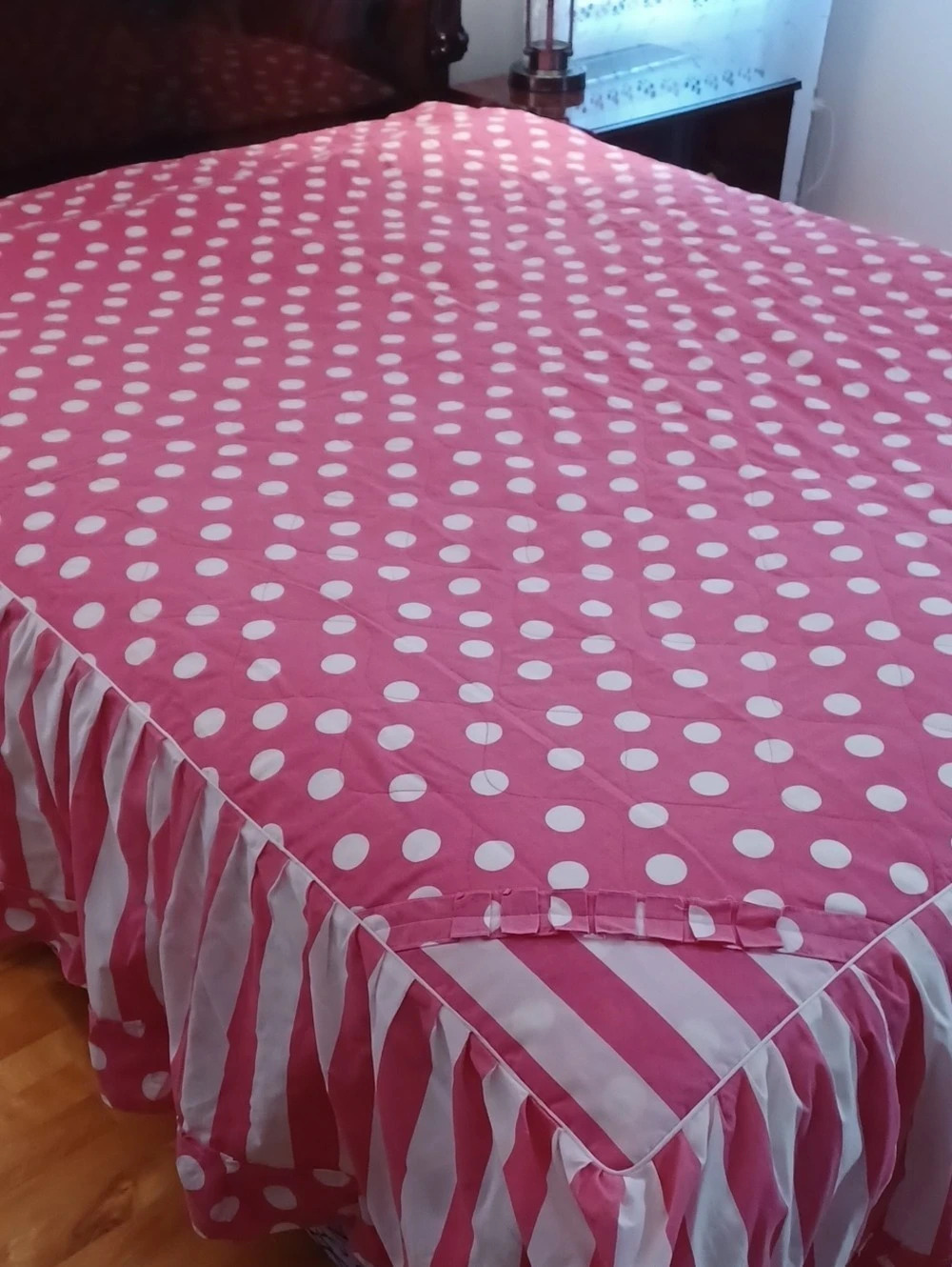 Pink & White Polka Dot Bed 🛌  Cover Size Queen.
